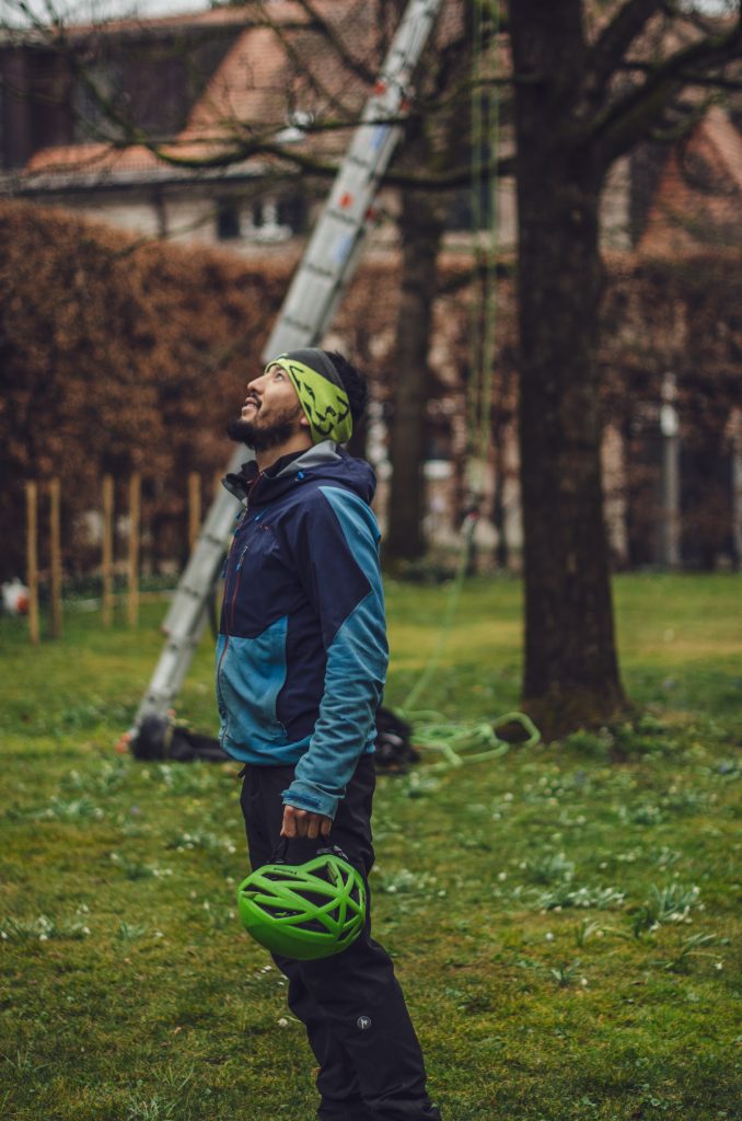 Askat Baisynov von Baumnomade bei der professionellen Baumpflege in München